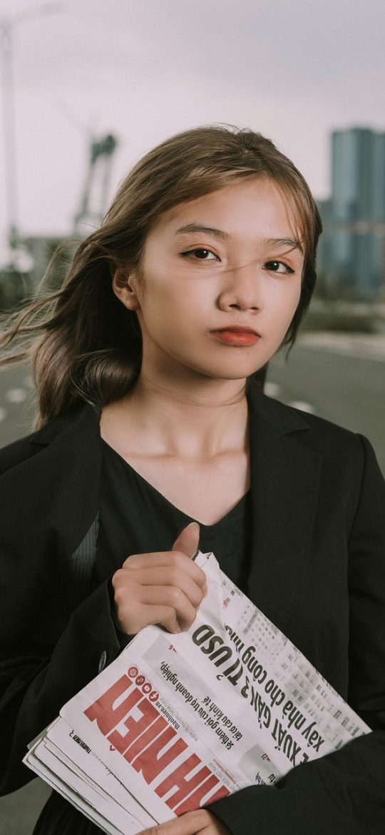 小蓝 App 记录编辑界面截图，白色编辑区中输入一段关于旧书店的文字，右下角显示已保存与字数统计